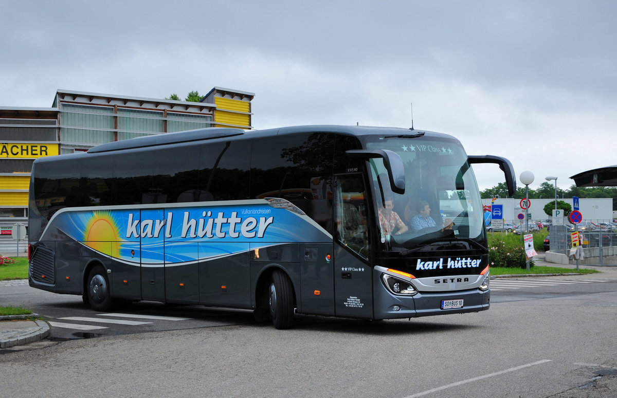 Vulkanlandreisen Karl Htter aus der Steiermark/sterreich mit  Nagel neuem Setra 515 HD im Juni 2016 in Krems gesehen.