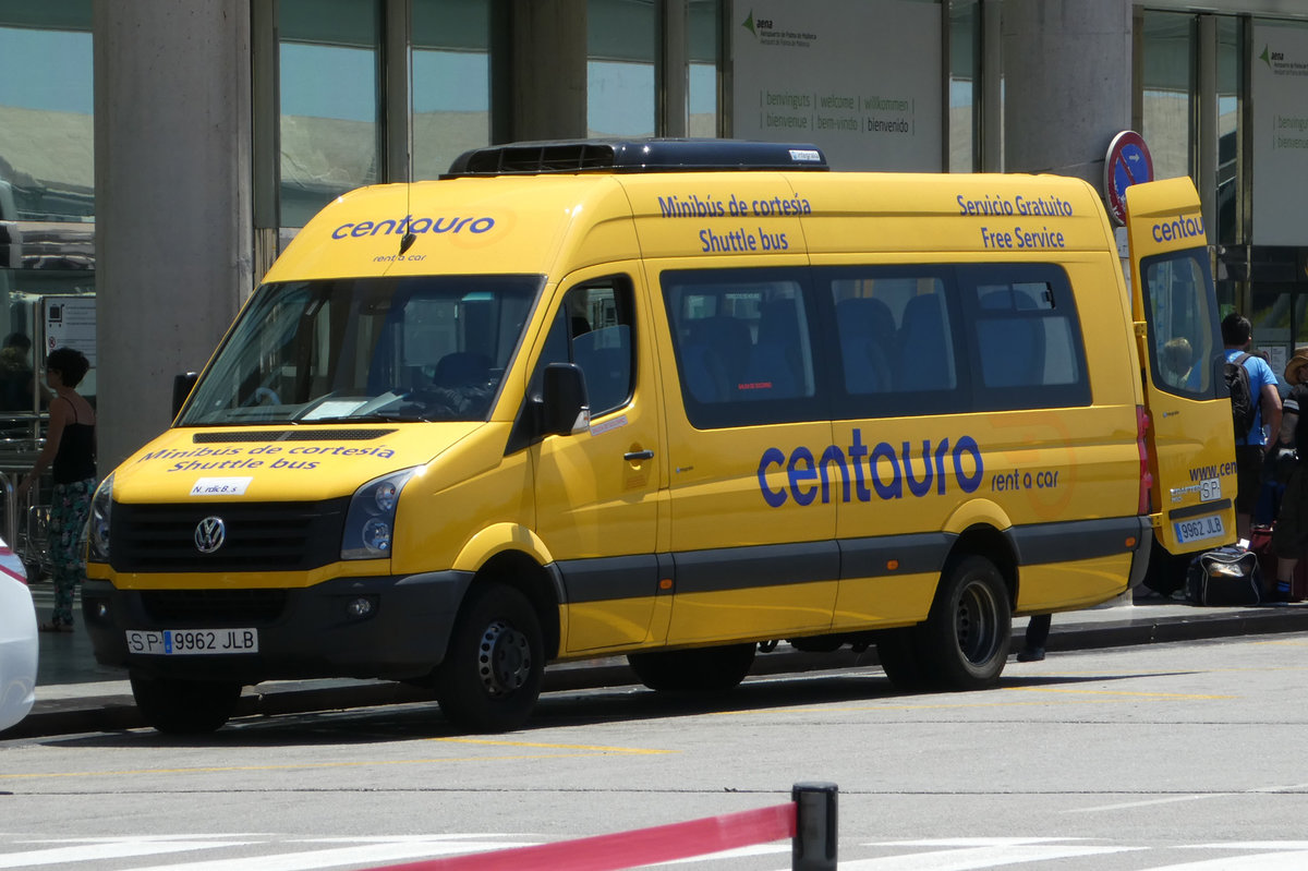 VW Crafter als Shuttlefahrzeug von  centauro , gesehen am Airport Palma / Mallorca im Juni 2016