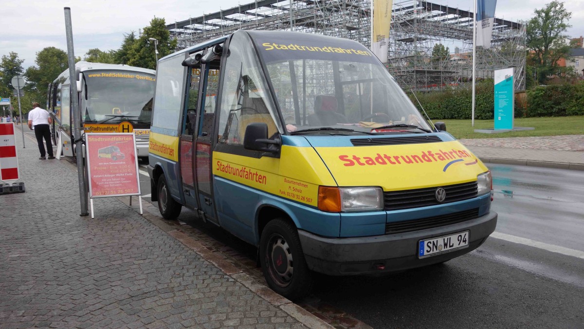 VW T4 als Sonderaufbau fr Stadtrundfahrten, gesehen in Schwerin im August 2014