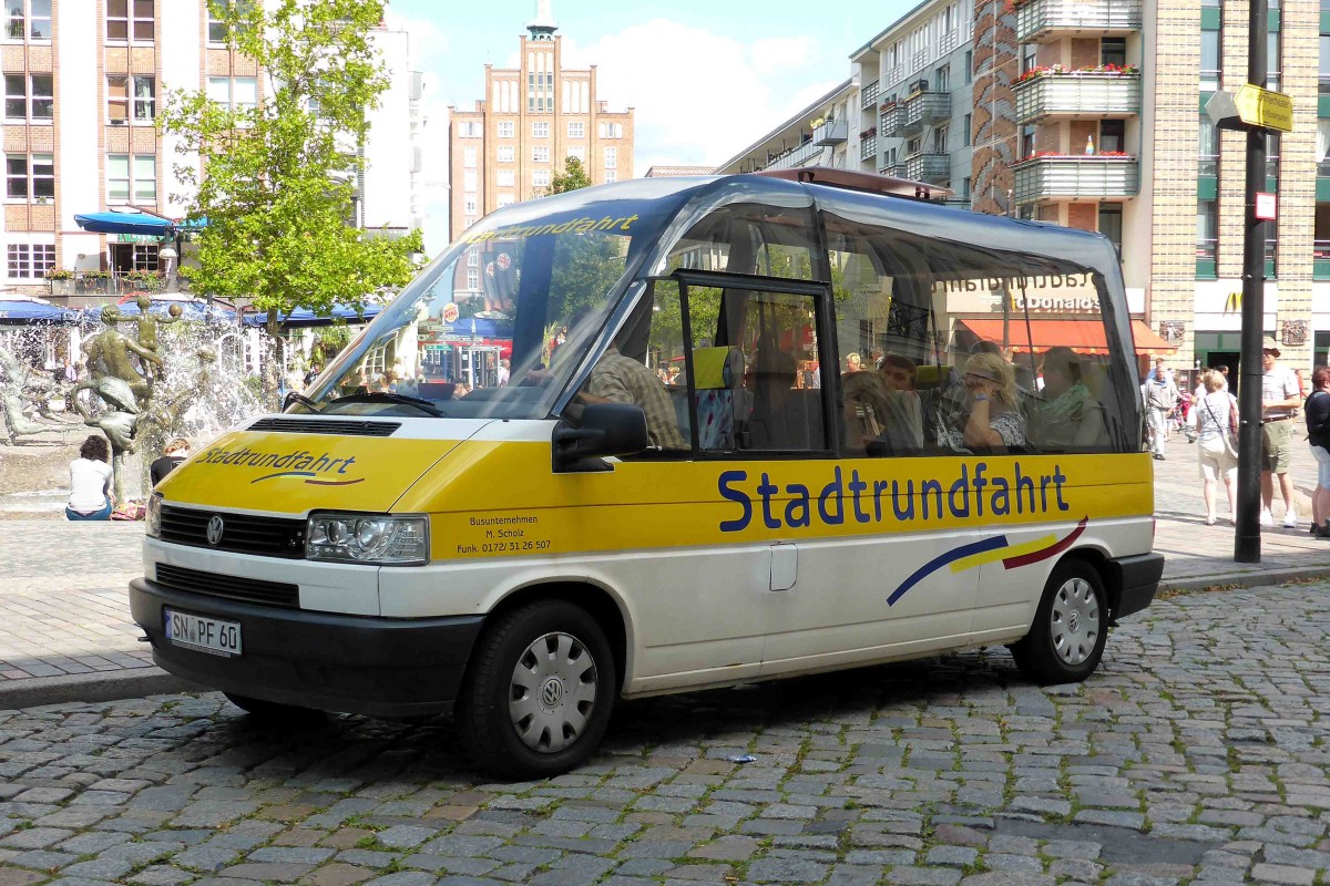 VW T4 als Sonderaufbau fr Stadtrundfahrten, gesehen in Rostock im August 2014