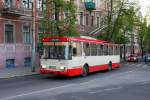 In der litauischen Hauptstadt Vilnius verkehren zahlreich Skoda O-Busse.
Hier ist Bus Nr. 2620 in Richtung Hauptbahnhof am 2.5.2012 unterwegs.
