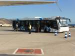 transferbusse-alle-typen/475735/cobus-3000-als-transferbus-auf-dem Cobus 3000 als Transferbus auf dem Vorfeld des Flughafens von Gran Canaria im Januar 2016