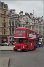 AEC Routenmaster/352770/ein-schoener-alter-londoner-bus-in Ein schner alter Londoner Bus in der Britischen Hauptstadt. 
22. Mai 2014