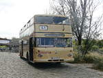 Der Bssing DE 65 steht an der Auffahrt zum Depot fr Traditionsbus in der Monumentenstrae in Schneberg am 08.