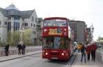 Leyland/380014/sightseeing-bus-auf-der-bruecke-ueber Sightseeing Bus auf der Brcke ber die Ouse in York in England am 27.10.2014.