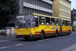 Am 4.7.1988 war dieser Mercedes Gelenkbus noch im tglichen Personenverkehr  wie hier in Gieen anzutreffen.