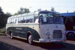 Fr diesen Setra Oldtimer Reisebus habe ich keine Typenbezeichnung parat.
Er stand am 10.5.1998 mit der Aufschrift  Der liebe Augustin  in Minden. 