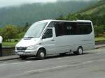 MB Sprinter als Kleinbus der Firma  Auto Viacao Micaelense, Lda.  unterwegs auf der Azoreninsel Sao Miguel, Juli 2013