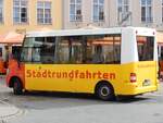 VW Kutsenits von Busunternehmen Manfred Scholz aus Deutschland in Stralsund.