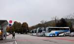 Nur 4 Busse .... vorne der VDL BOVA von Nahegold Reisen aus der BRD am 19.10.2014 in Krems.