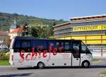 Kleinbus MERCEDES BENZ O 818 Teamstar von SCHIEFER Reisen aus Niedersterreich im September 2013 in Krems unterwegs.