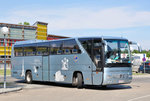 Mercedes Tourismo von Mietwagen und Omnibusbetrieb Wien in Krems unterwegs.