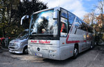 Mercedes Tourismo von Lscher Reisen aus sterreich in Krems gesehen.