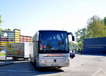 Mercedes Tourismo mit Radanhnger von Laister Reisen aus sterreich in Krems gesehen.