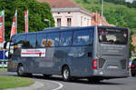 Mercedes Tourismo von Nieder  Marienkfer Reisen  aus der BRD in Krems gesehen.