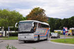 Mercedes Tourismo von GLAS Reisen aus Obersterreich in Krems gesehen.