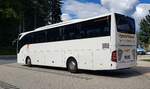 MB Tourismo von TYROL TOURS aus Imst/Österreich steht auf dem Busparkplatz am Königsee, 09-2022