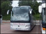 Mercedes Travego von Felix-Reisen aus Deutschland im Stadthafen Sassnitz.