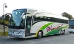 MB Travego des Busunternehmens WEINGART steht im August 2017 in Dombas/Norwegen