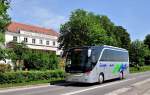 Setra 411 HD von Zwlfer Reisen aus sterreich im Mai 2015 in Krems unterwegs.