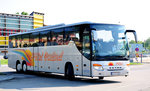 Setra 400er-Serie/522958/setra-417-gt-hd-von-poelzl-reisen Setra 417 GT-HD von Plzl Reisen aus Niedersterreich in Krems gesehen.