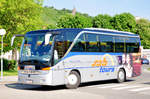 Setra 400er-Serie/529844/setra-411-hd-von-sab-tours Setra 411 HD von SAB Tours aus sterreich in Krems gesehen.