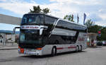 Setra 400er-Serie/549576/setra-431-dt-von-loescher-reisen Setra 431 DT von Lscher Reisen aus Niedersterreich in Krems gesehen.