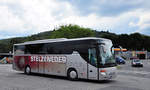 Setra 400er-Serie/551336/setra-415-gt-hd-von-stelzeneder-reisen Setra 415 GT-HD von Stelzeneder Reisen aus der BRD in Krems gesehen.