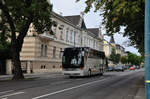 Setra 415 HDH von Global Travel Hungary in Krems unterwegs.
