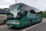 Setra 400er-Serie/764481/setra-s-415-gt-hd-vom-busunternehmen Setra S 415 GT-HD vom Busunternehmen KRETZSCHMAR aus Kalkreuth steht im August 2021 auf dem Parkplatz der BuGa in Erfurt
