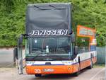 van-hool-txxx/637275/van-hool-tx27-von-janssen-reisen Van Hool TX27 von Janssen Reisen aus Deutschland im Stadthafen Sassnitz.