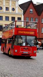 MAN als Doppeldeckerbus fr Stadtrundfahrten unterwegs in Schwerin, August 2014