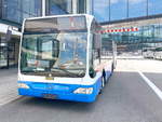 Auf den Flughafen BER steht ein Mercedes Flughafen Bus am 20. August 2020.