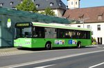 Solaris Urbino/518413/solaris-von-rhoenenergie-wartet-am-fuldaer Solaris von RhoenEnergie wartet am Fuldaer Busbahnhof im September 2016