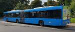 Solaris Urbino/750311/solaris-gelenkbus-der-kasseler-verkehrsgesellschaft-steht-im Solaris-Gelenkbus der Kasseler Verkehrsgesellschaft steht im August 2021 an einer Haltestelle