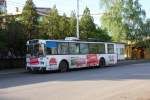 Dieser ZIU 9 O-Bus stand am 5.5.2013 nahe dem bulgarischen Bahnhof Pernik abgebgelt  an der Haltestelle.