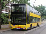 In Berlin Rudow an der Endhaltestelle steht MAN Lion's City DD Nummer 3474  der BVG der Linie 172 mit schwarzer Blende am 02. Juli 2021. 