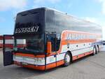 Van Hool T9xx/909800/van-hool-t917-von-janssen-reisen Van Hool T917 von Janssen Reisen aus Deutschland im Stadthafen Sassnitz.