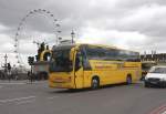 Hispano Reisebus vor dem London Eye am 22.3.2014 in London.