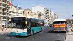 Arriva/343125/ein-kinglong-stadtbus-passiert-einen-alten Ein KingLong Stadtbus passiert einen alten AEC Reliance Stadtbus, der am 15.5.2014 aber als solcher schon ausgedient hatte und als Verkaufswagen am Fhrhafen in Sliema in Malta genutzt wurde.