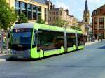 Frankreich, Lothringen, Metz, Place de la Rpublique. Die dreiteiligen diesel-elektrischen Hybridbusse METTIS werden von Van Hool auf der Basis der EquiCity Busse gebaut. Kapazitt: 150 Passagiere, Lnge: 23,820 m. 24.04.2014