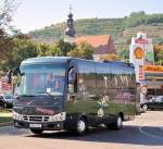 tragwein-walter-reisen/335038/isuzu-harmony-kleinbus-von-walter-reisen ISUZU 'Harmony' Kleinbus von WALTER Reisen aus sterreich im September 2013 in Krems unterwegs.