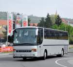 alle/280804/setra-315-hd-aus-wienunterwegs-fuer SETRA 315 HD aus Wien,unterwegs fr PHNIX Reisen am 28.4.2013 in Krems gesehen.