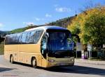 alle/345148/neoplan-tourliner-aus-oesterreich-im-herbst Neoplan Tourliner aus sterreich im Herbst 2013 in Krems gesehen.