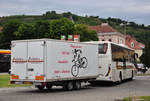 diverse/557261/iveco-crossway-mit-radanhaenger-von-ladosa Iveco Crossway mit Radanhänger von Ladosa Reisen aus der CZ in Krems gesehen.