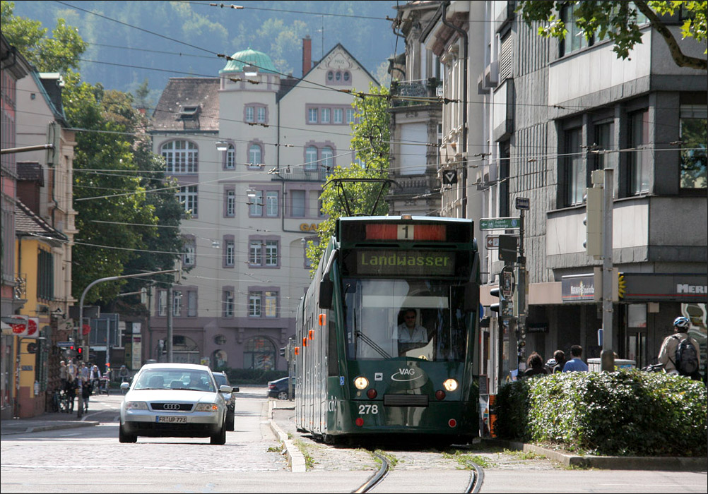 . Combino-Tram 278 nahe dem Schwabentor in Freiburg. 18.09.2010 (Matthias)