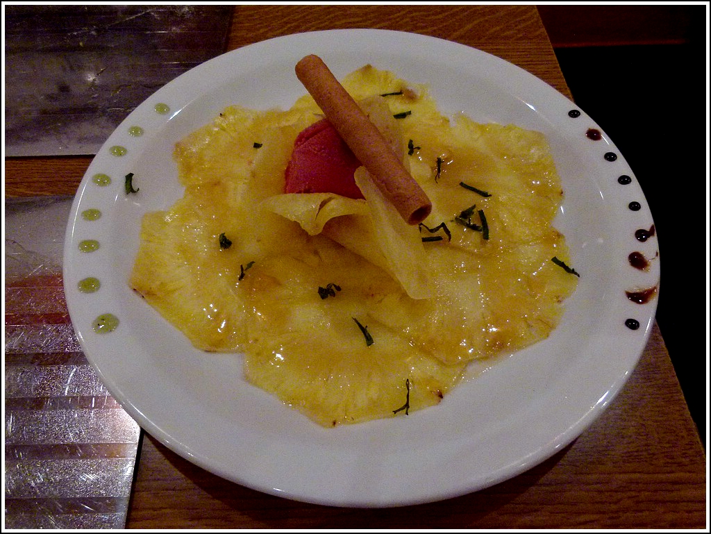 - Mal wieder was Kstliches - Ananascarpaccio mit Himbeersorbet. 01.03.2012 (Jeanny)