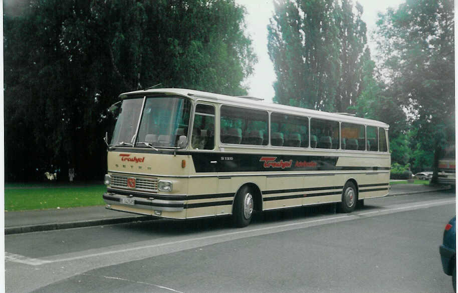 (014'515) - Trachsel, Adelboden - BE 142'585 - Setra am 16. Juli 1996 in Thun, Lachen