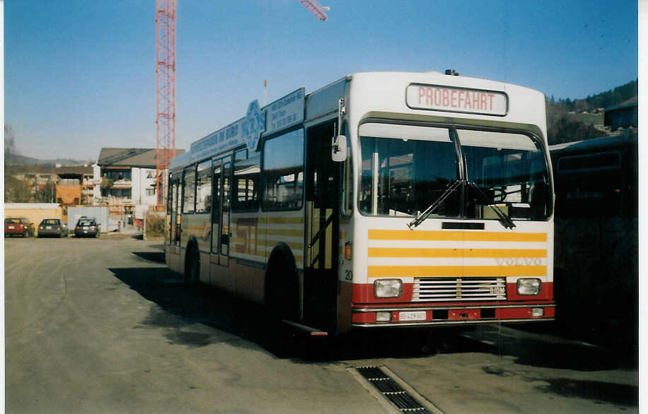 (021'625) - STI Thun - Nr. 20/BE 419'020 - Volvo/Lauber (ex SAT Thun Nr. 20) am 13. Februar 1998 in Thun, Garage