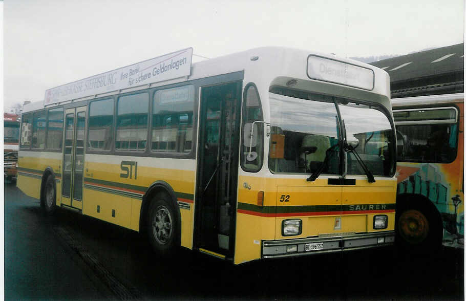 (021'911) - STI Thun - Nr. 52/BE 396'552 - Saurer/R&J am 24. Februar 1998 in Thun, Garage